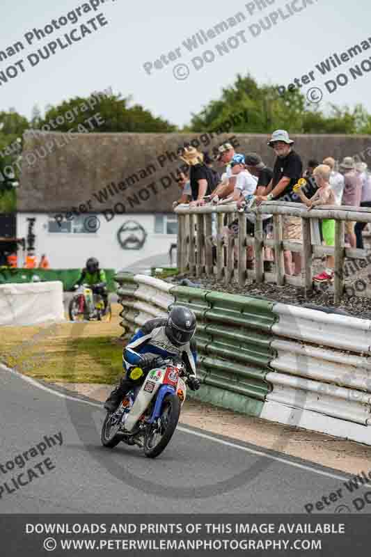 Vintage motorcycle club;eventdigitalimages;mallory park;mallory park trackday photographs;no limits trackdays;peter wileman photography;trackday digital images;trackday photos;vmcc festival 1000 bikes photographs